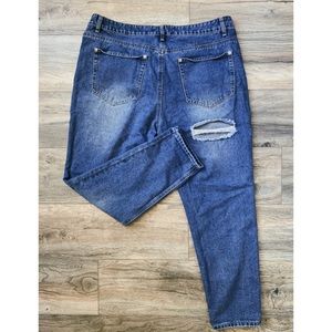 🌿PLT Butt Rip Mom Jeans🌿